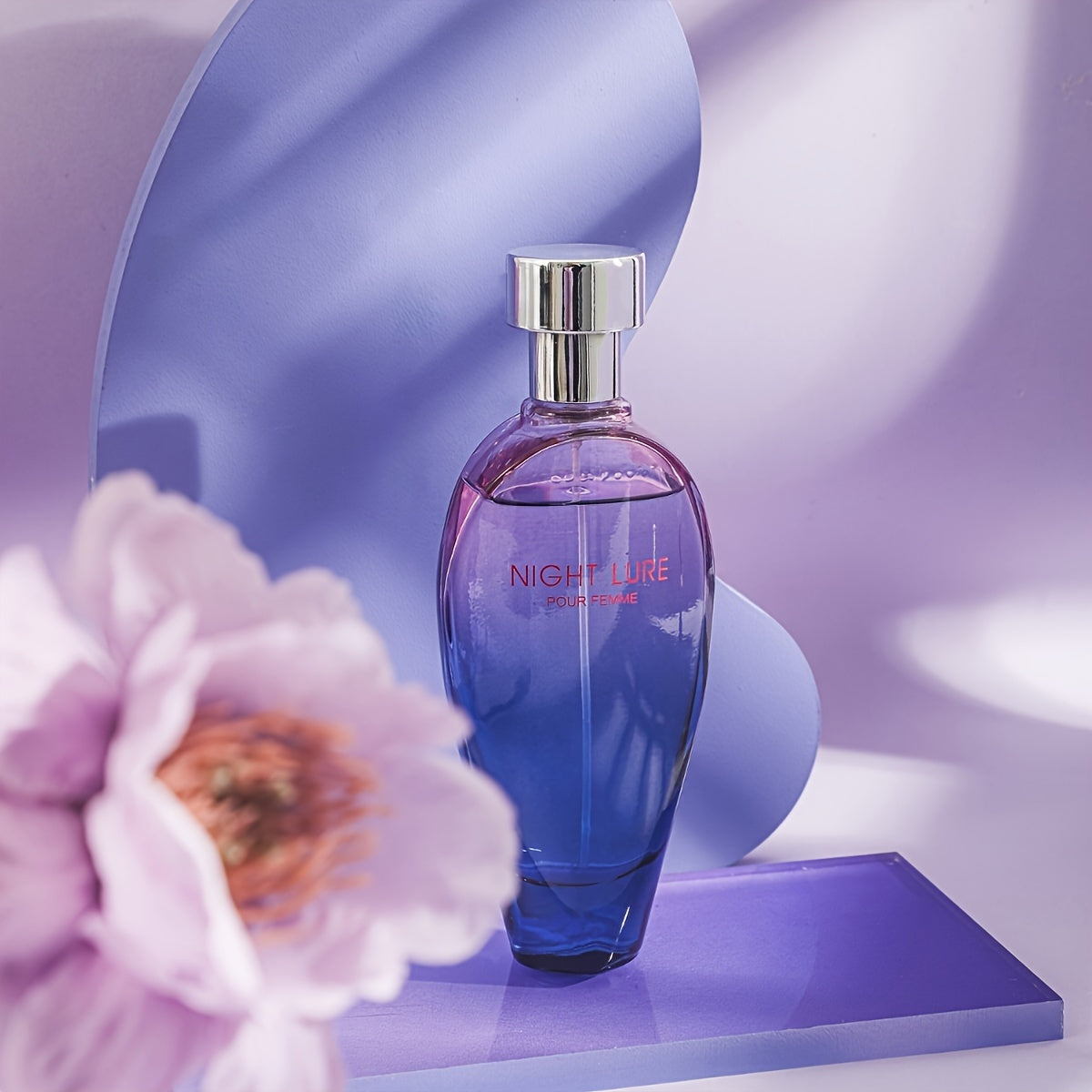 Eau de Parfum Radiant Moonlight 100 ml - Une fusion lumineuse de senteurs fruitées et florales, vous enveloppant d'une douce élégance et d'un charme forestier.