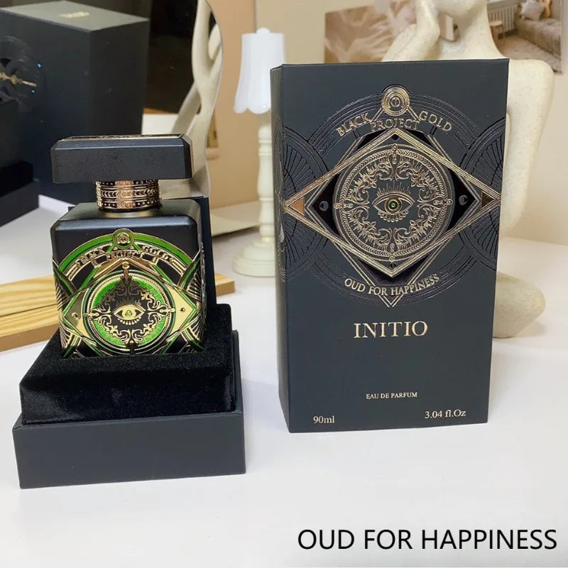 Eau de parfum élégante unisexe de 90 ml, longue tenue, aux notes orientales boisées, mêlant ambre, rose, vanille et oud. Essence signature.