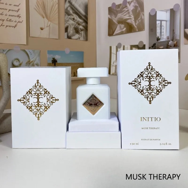 Eau de parfum élégante unisexe de 90 ml, longue tenue, aux notes orientales boisées, mêlant ambre, rose, vanille et oud. Essence signature.