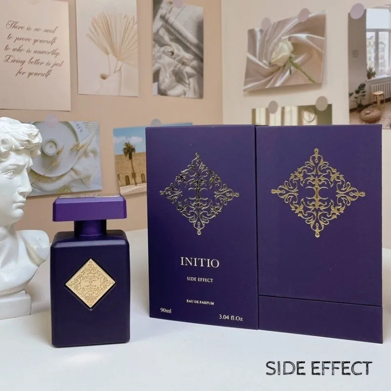 Eau de parfum élégante unisexe de 90 ml, longue tenue, aux notes orientales boisées, mêlant ambre, rose, vanille et oud. Essence signature.