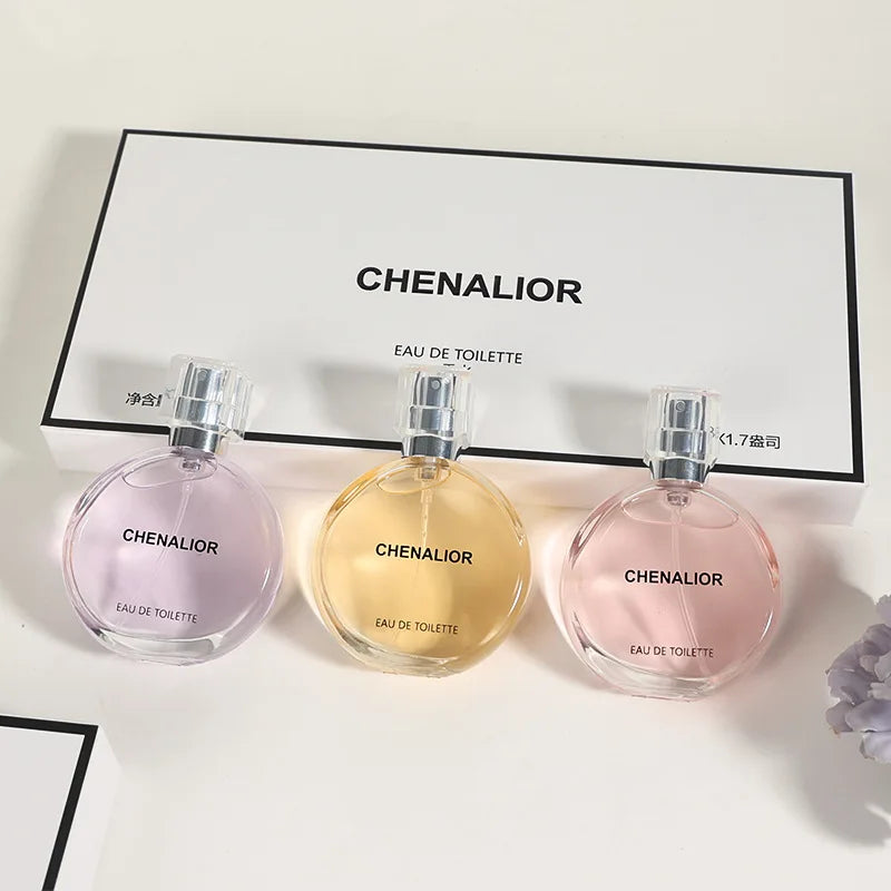Coffret cadeau de 3 parfums pour femme (105 ml) – Eau de parfum longue tenue aux notes fruitées, florales et chyprées, pour une touche d'élégance au quotidien.
